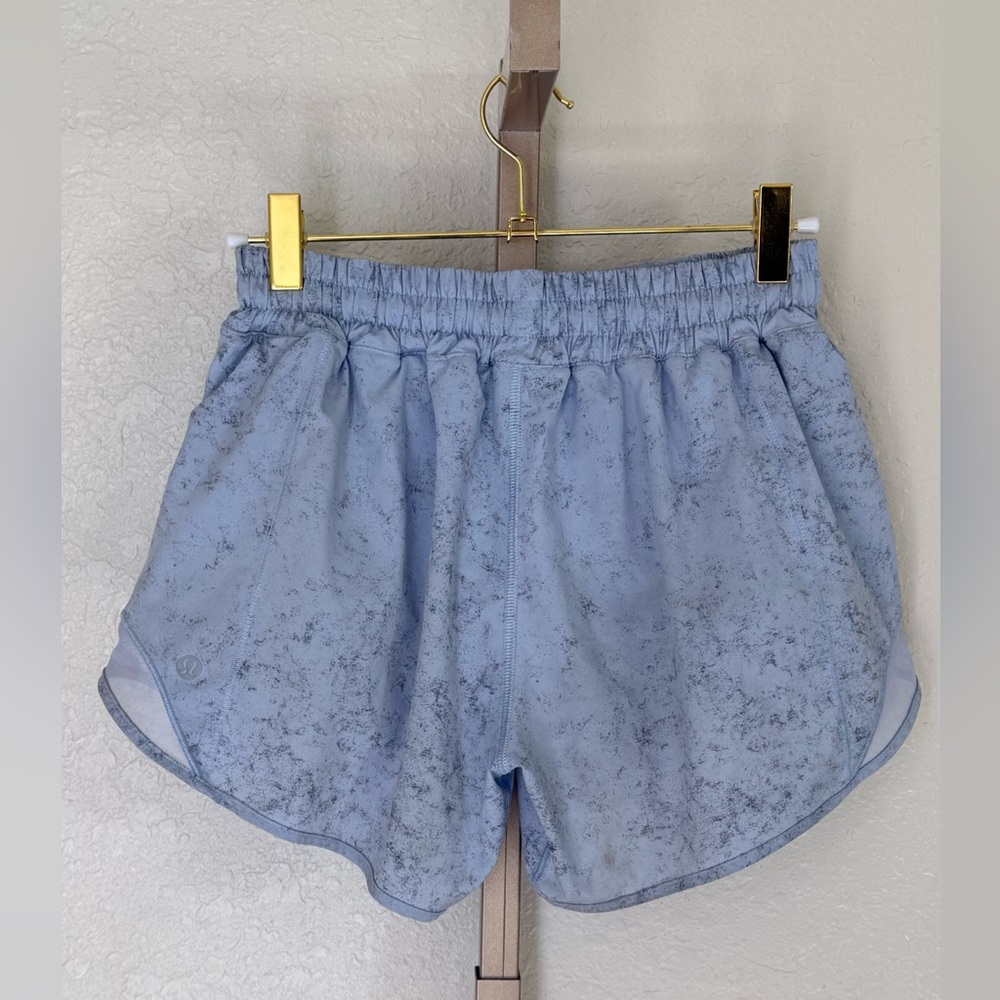Lululemon Hotty Hot Low-Rise Lined Shorts 4” – Gravel Dust / Pastel Blue –Size 6 - Picture 3 of 8